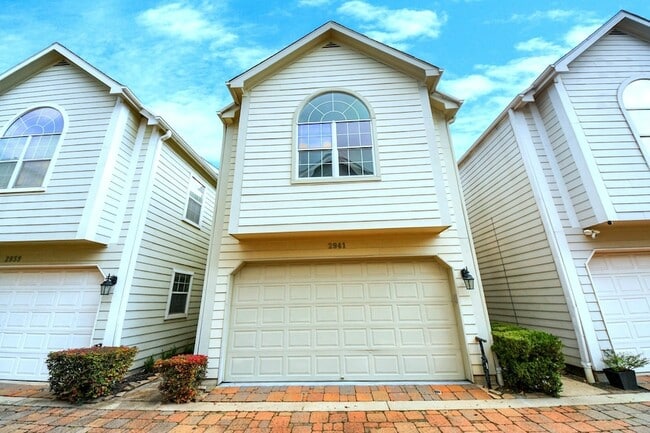 Photo - 2941 Clinton Dr House