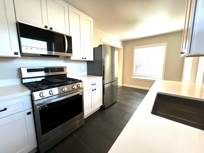 Building Photo - 1606 Kains Ave