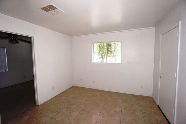 Building Photo - Charming 1 bed-1 bath
