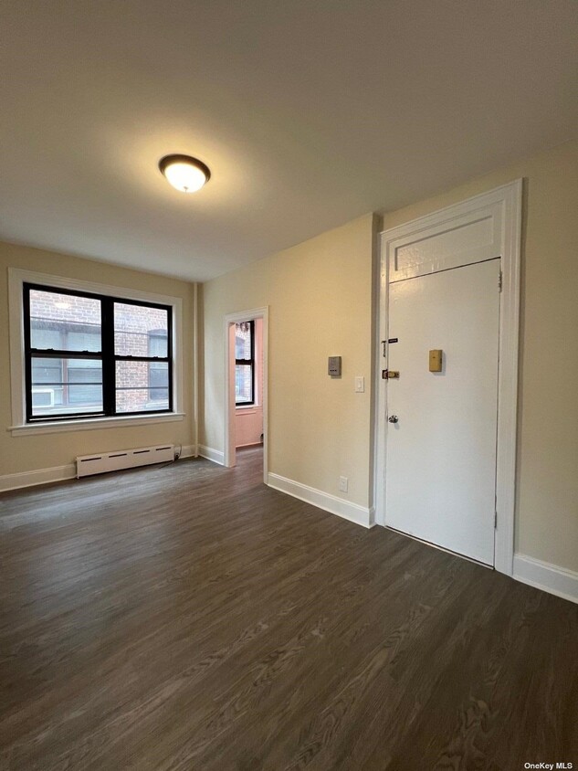 42 16 165th St Unit 2r Queens Ny 11358 Room For Rent In Queens Ny