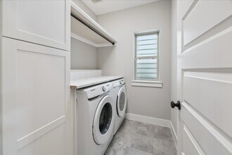 Building Photo - 10942 Brambling Wood Dr