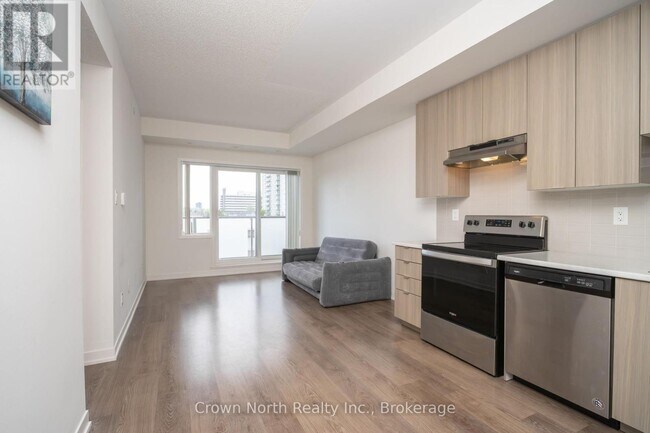 Photo du bâtiment - 5155 Sheppard Ave E