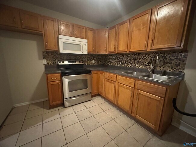 Foto del edificio - 4802 Proctor Cir NW