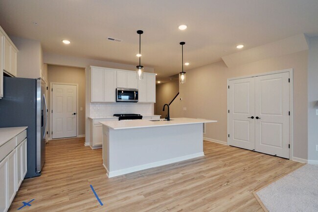 Building Photo - Gorgeous New Construction 3 bed 3 bath Tow...