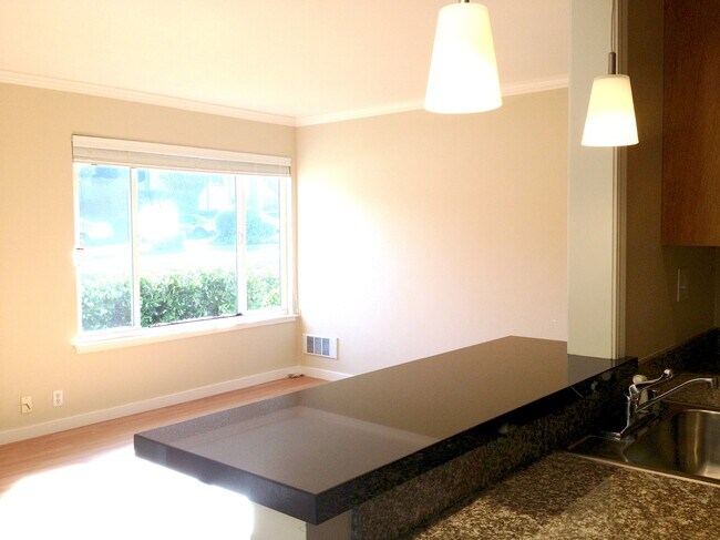 Living Area - 412 Richmond Dr