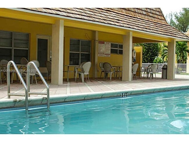 Building Photo - 7400 Miami Lakes Dr
