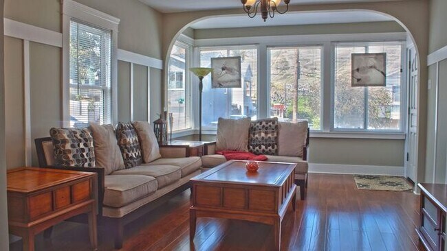 Building Photo - 343 Aspen Ave