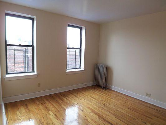 Foto del edificio - 3 bedroom in BRONX NY 10459