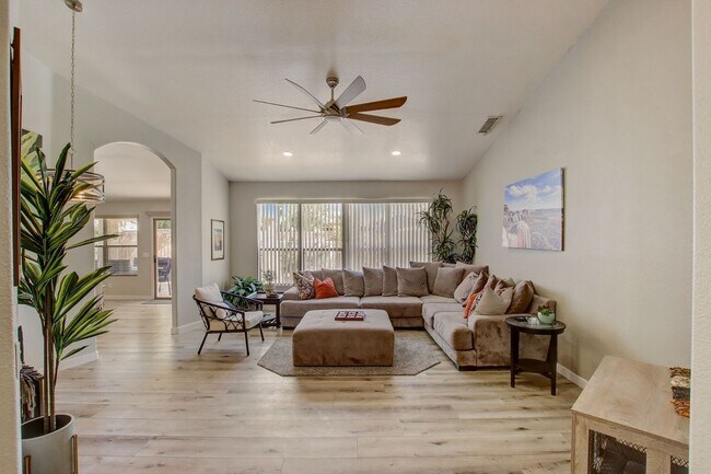 Foto del edificio - 5432 W Muriel Dr