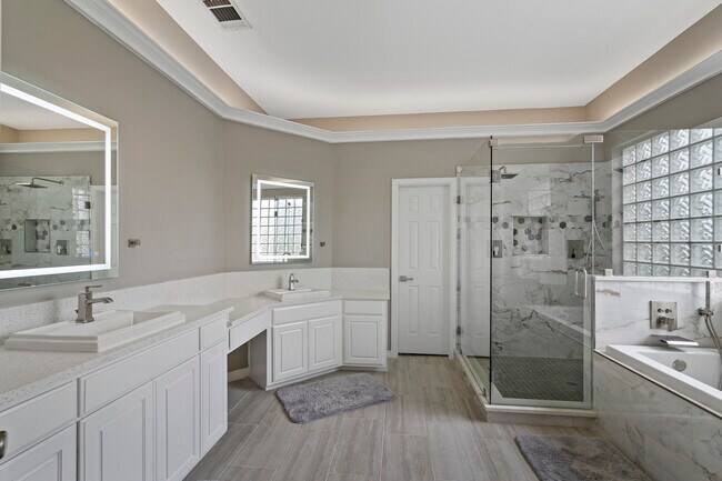 Foto del edificio - 9602 Windy Hollow Dr