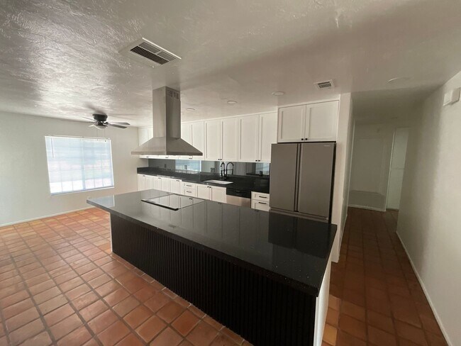 Foto del edificio - 74378 Myrsine Ave