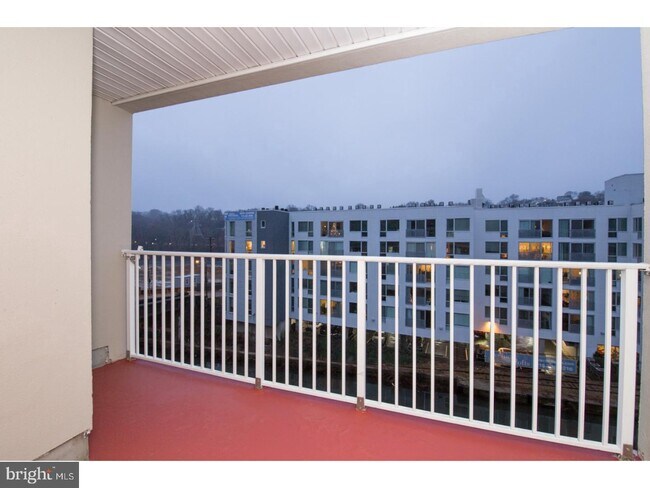 Foto del edificio - 2 Leverington Ave