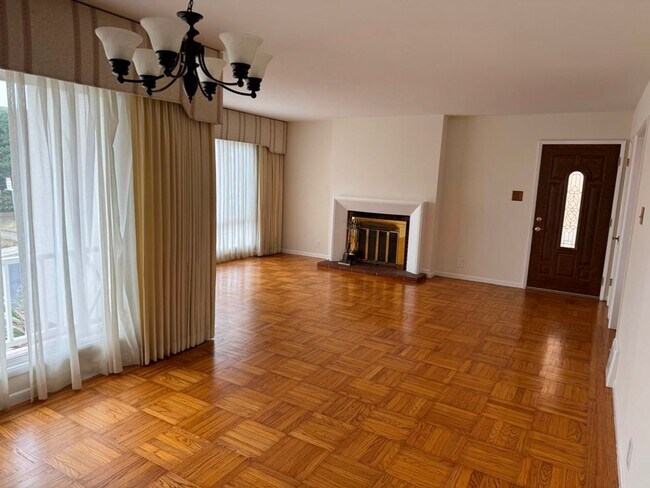 Building Photo - Great Location in Daly City!