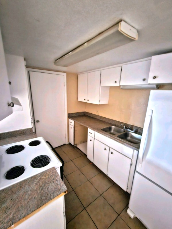 Building Photo - 2505 S Parkwood Dr