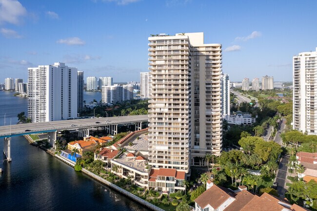 Foto del edificio - Turnberry Towers
