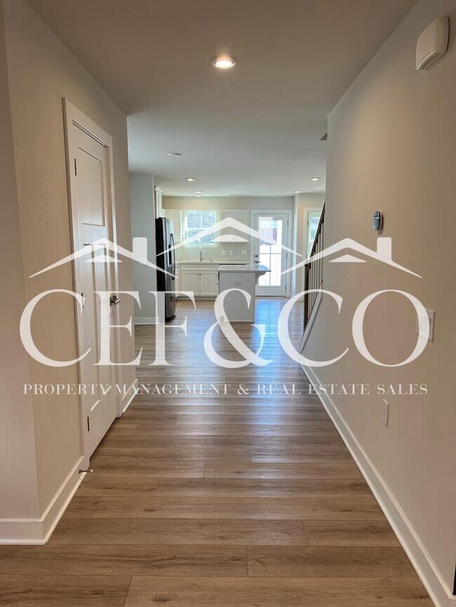 Foto del edificio - Spacious Townhome available in Spartanburg's East Side