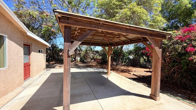 Building Photo - 370 Las Flores Dr
