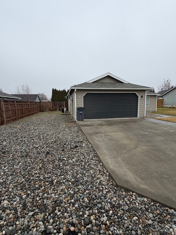 Building Photo - 223 Ivy St SE