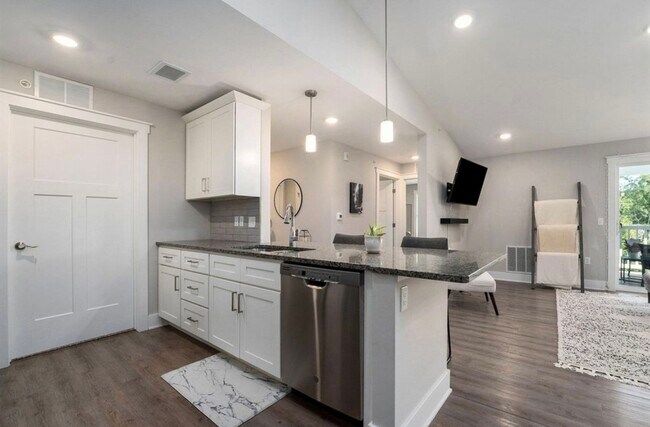 Building Photo - 3179 Blairview Pky SE