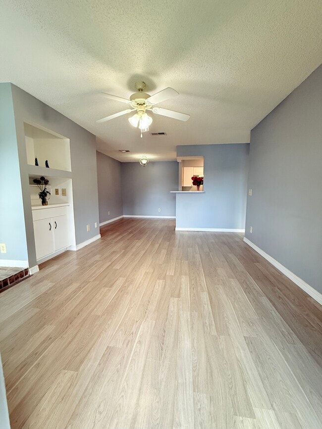 Building Photo - 10200 Belle Rive Blvd