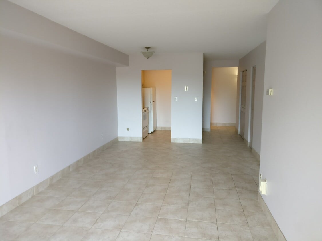 Photo principale - 1700 University Ave W