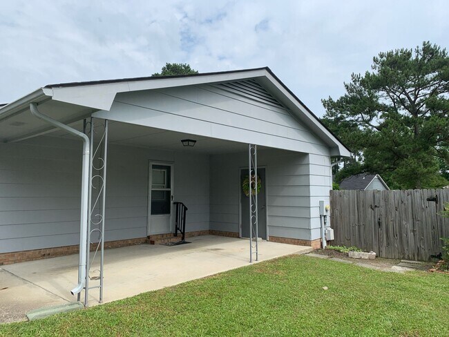 Foto del edificio - 5574 Heather St