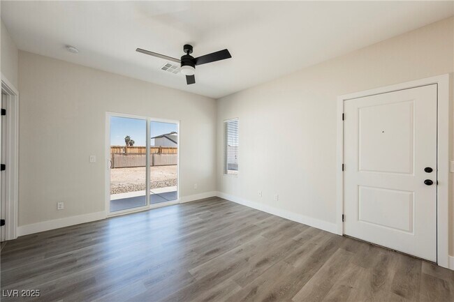 Foto del edificio - 5240 Denning St