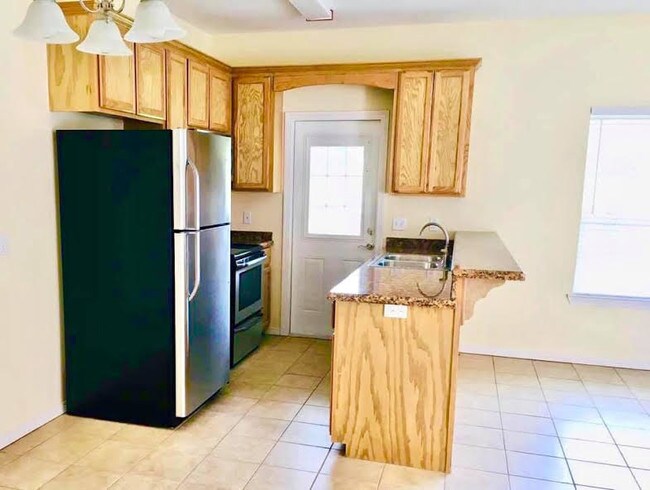 Foto del edificio - 2702 Phoenix St