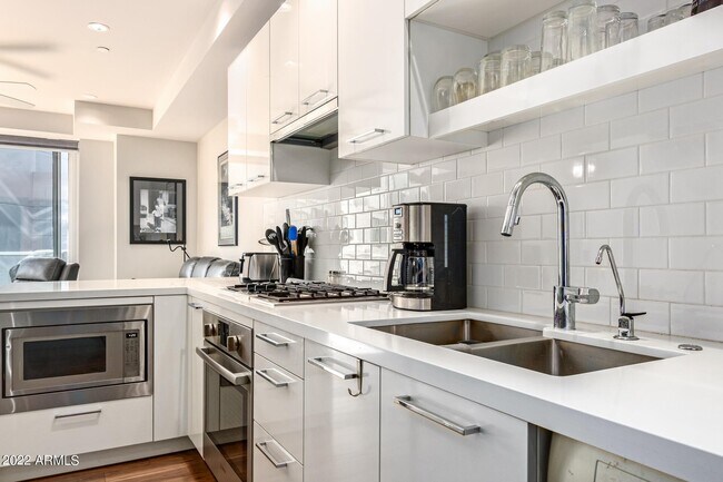 Foto del edificio - 4422 N 75th St
