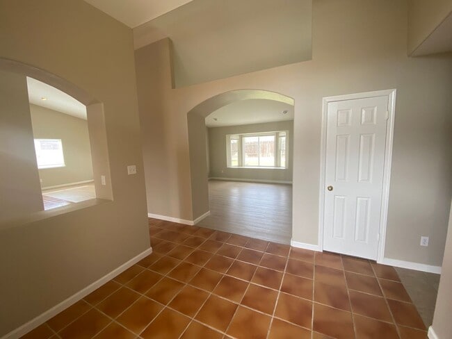 Building Photo - Stonecreek Home