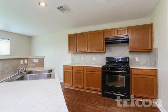 Foto del edificio - 3643 Fuller Bluff Dr