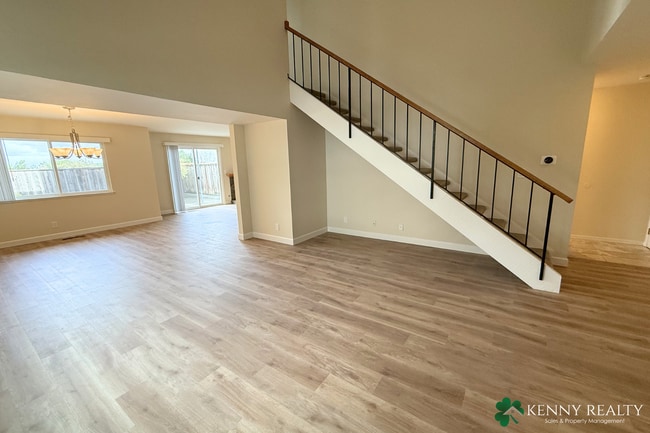 Building Photo - Remodeled 2BR/2.5BA Duplex with 2-Car Garage in San Mateo