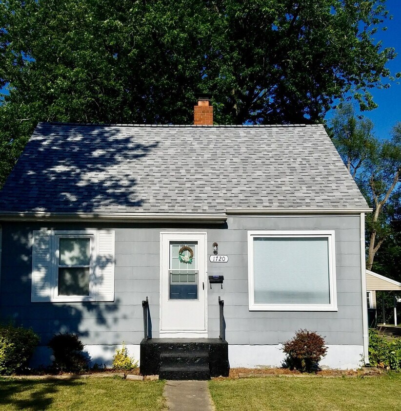 Primary Photo - Cute- 2 bedroom house with a bonus room