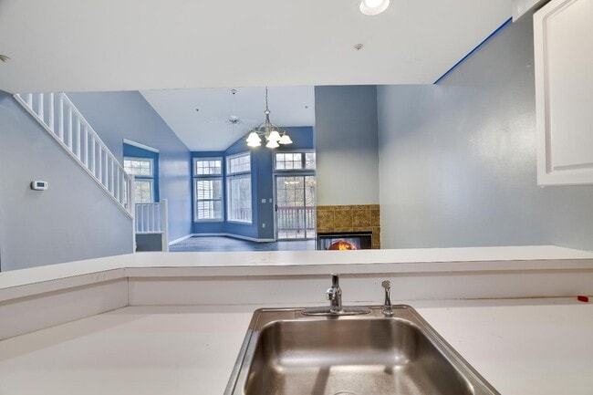 Building Photo - 305 Inverness Dr