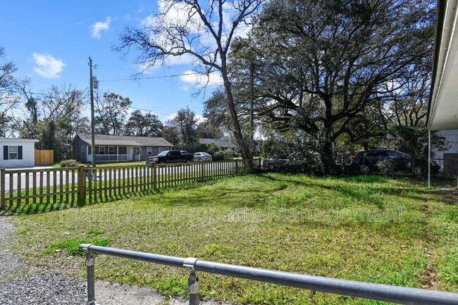 Building Photo - 3116 Matipan Ave