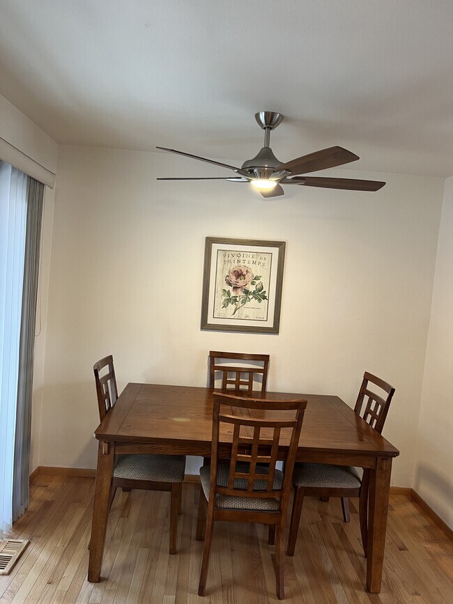 Foto del edificio - 820 Takena St SW