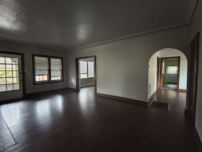Building Photo - 1008 NW 34th St