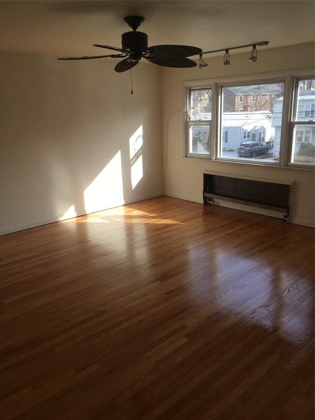 Building Photo - 540 N Wagner Ave