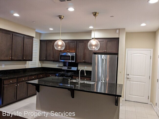 Building Photo - 4 br, 2.5 bath House - 22635 Myrtle Cir