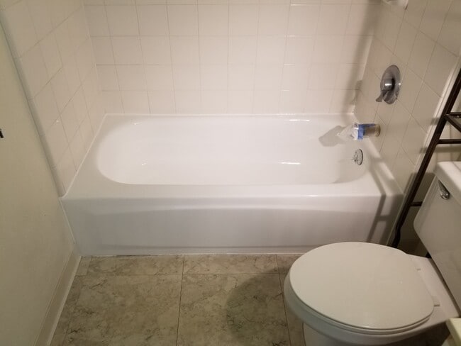 Bath - 1133 Waimanu St