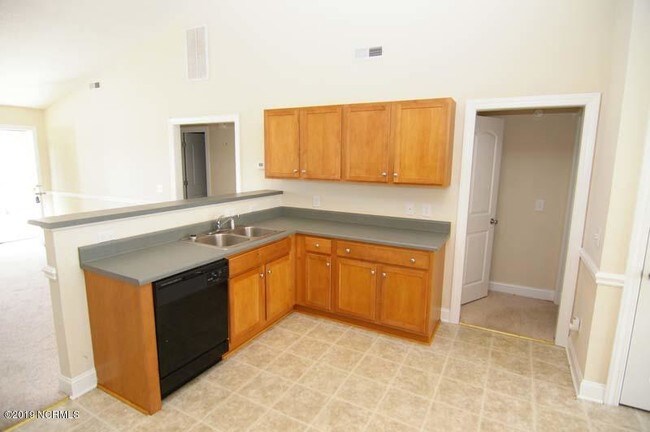 Building Photo - 2604 Saddleback Dr
