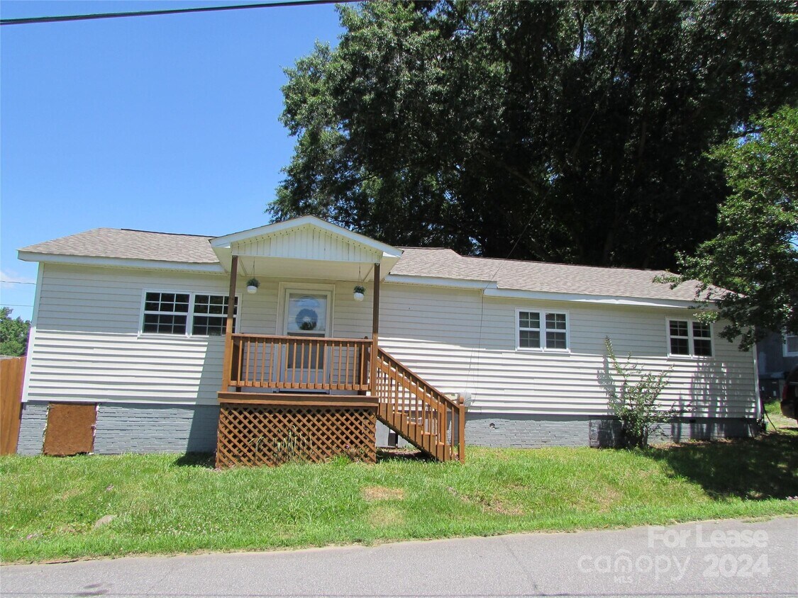 Primary Photo - 806 Academy St
