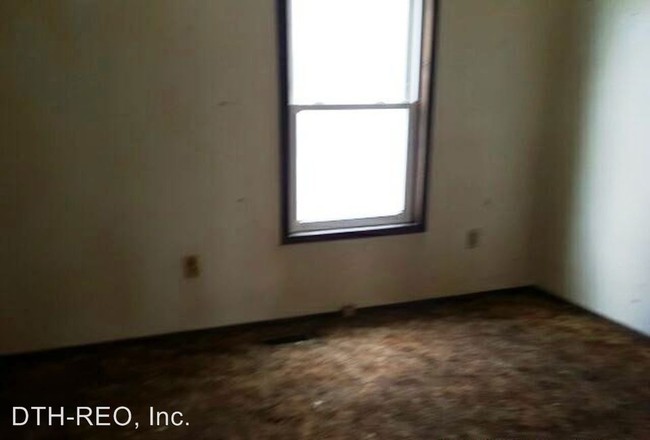 Building Photo - 3 br, 1 bath House - 458 Cesar E Chavez Ave