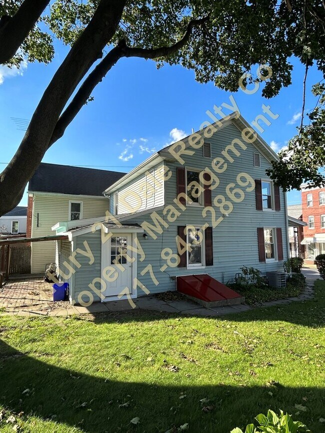 Building Photo - Beautifully Renovated Three Bedroom Home i...