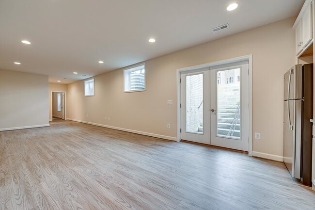 Entryway - 320 Nutley St SW