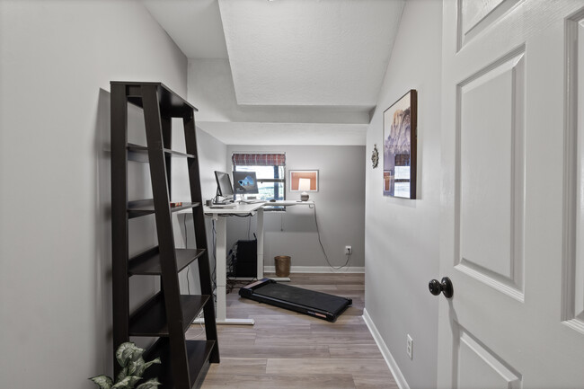 Building Photo - 7645 Chatham Cir