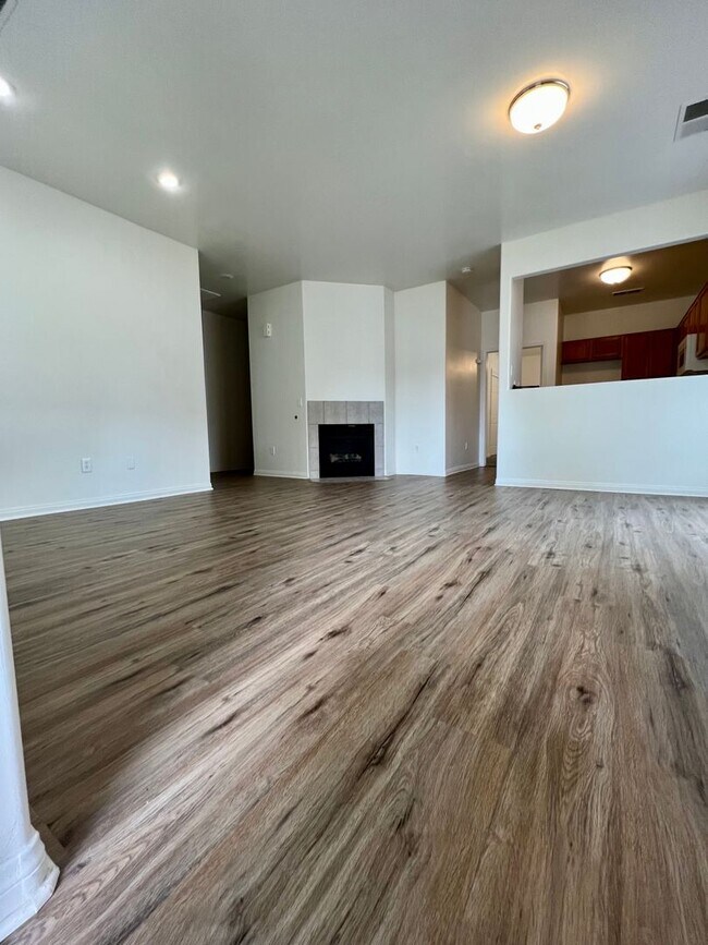 Foto del edificio - 708 Meadow Grove Ct