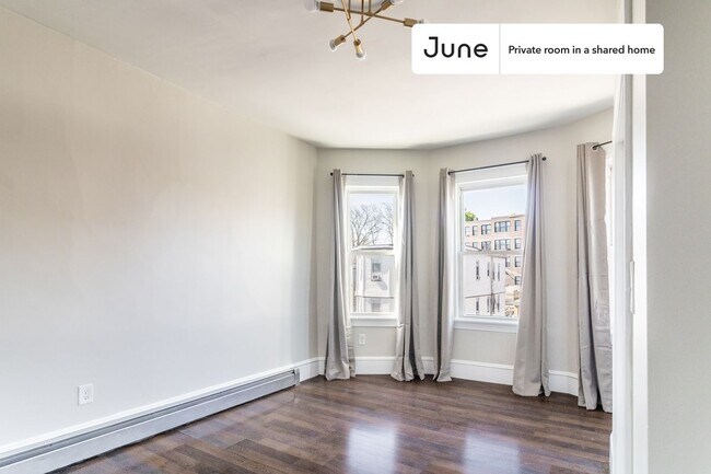 Foto del edificio - Room in Shared 4 bed/1.5 bath home