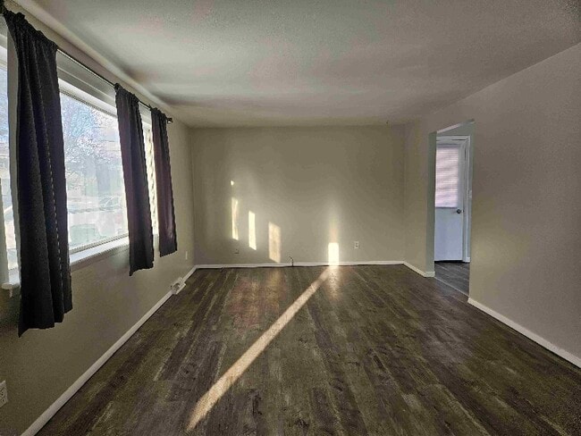 Building Photo - 610 1/2 Sunflower Dr