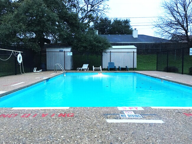 Foto del edificio - The Depot Apartment Homes *Downstairs*